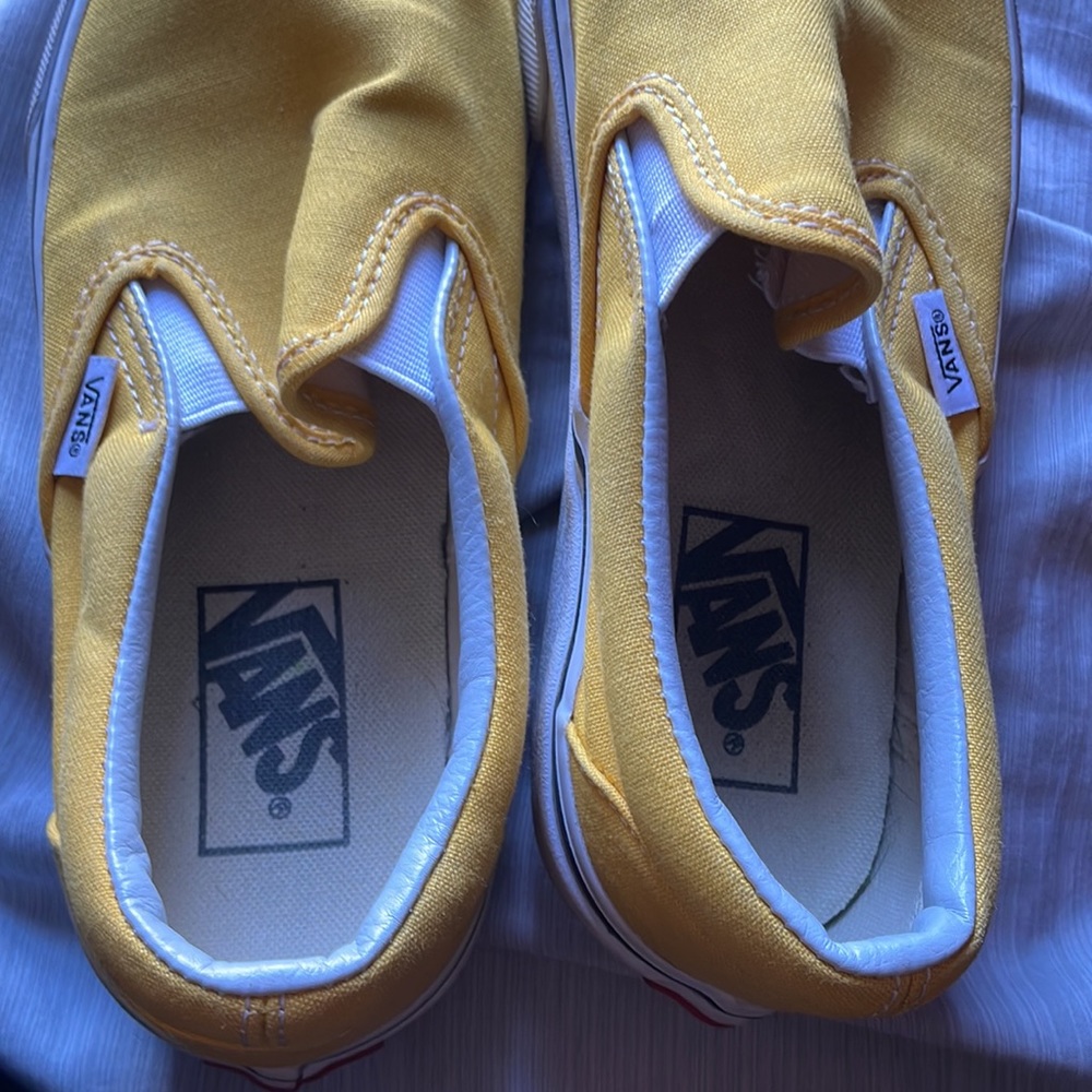 Slip on Vans Size 6.5 barely worn - Picture 4 of 5